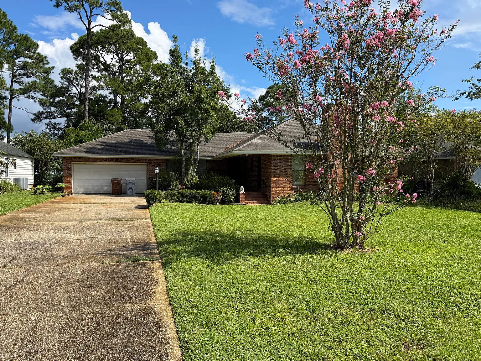 4 bed, 2.5 bath, 2193 sqft, $3,995 — Photo 2