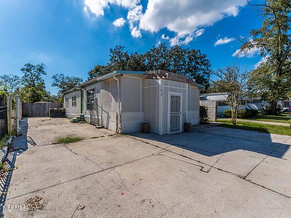 5th image of 11014 MERRYWOOD Drive