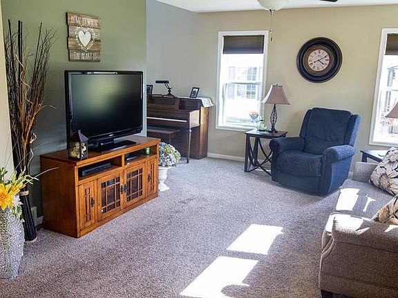 3rd image of 123 Ashland Ct