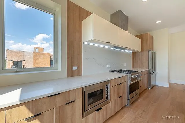2110 W Washington Blvd #3 — Photo 2