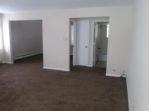 205 W Todd Ave #205, Woodstock, IL 60098