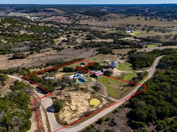 265 Shalako Dr, Kerrville, TX 78028
