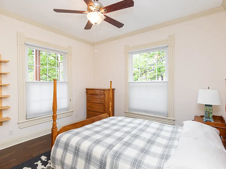 1502 Woodlawn Ave — Photo 38