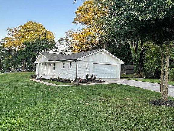 2nd image of 3033 Biggern Ave