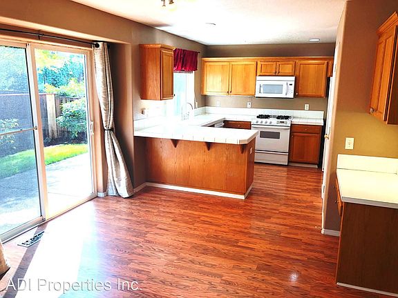 3rd image of 2174 NE 13th Ave