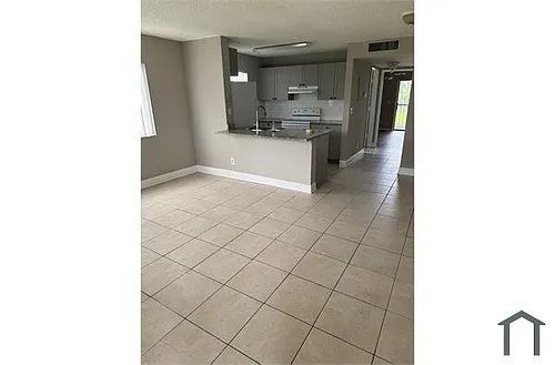 1821 Meadows Cir W Photo 1