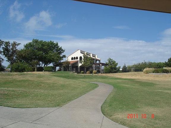 4th image of 2939 Saratoga Dr