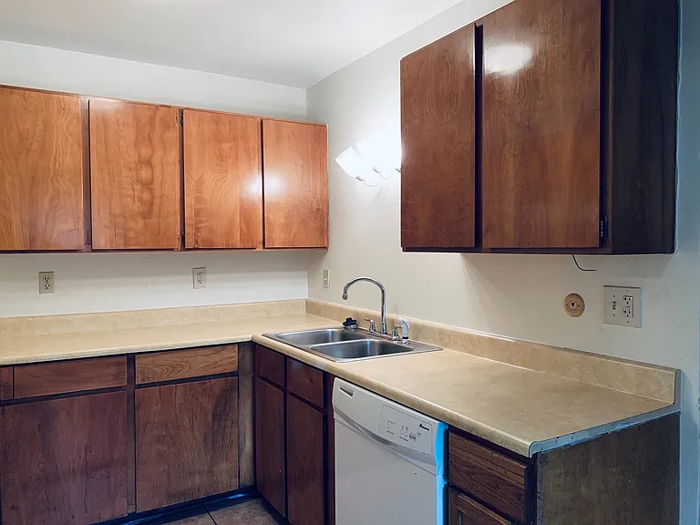 1601 Edora Ct #14 — Photo 4