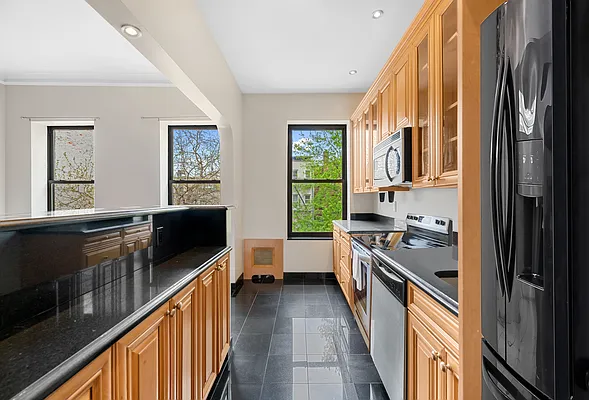 Rented by REAL New York | media 24