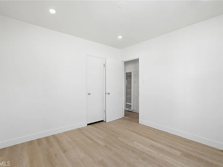 1700 Voorhees Ave — Photo 20