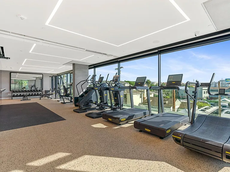 Venue Residences — Photo 26