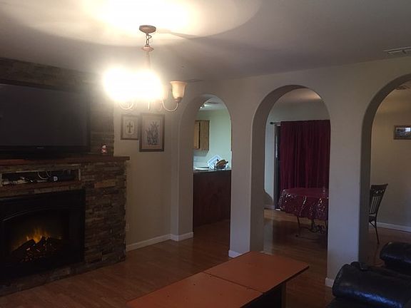 5th image of 2605 Grandora Dr