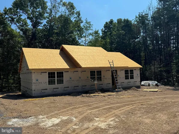 15 W Parker Dr, Augusta, WV 26704