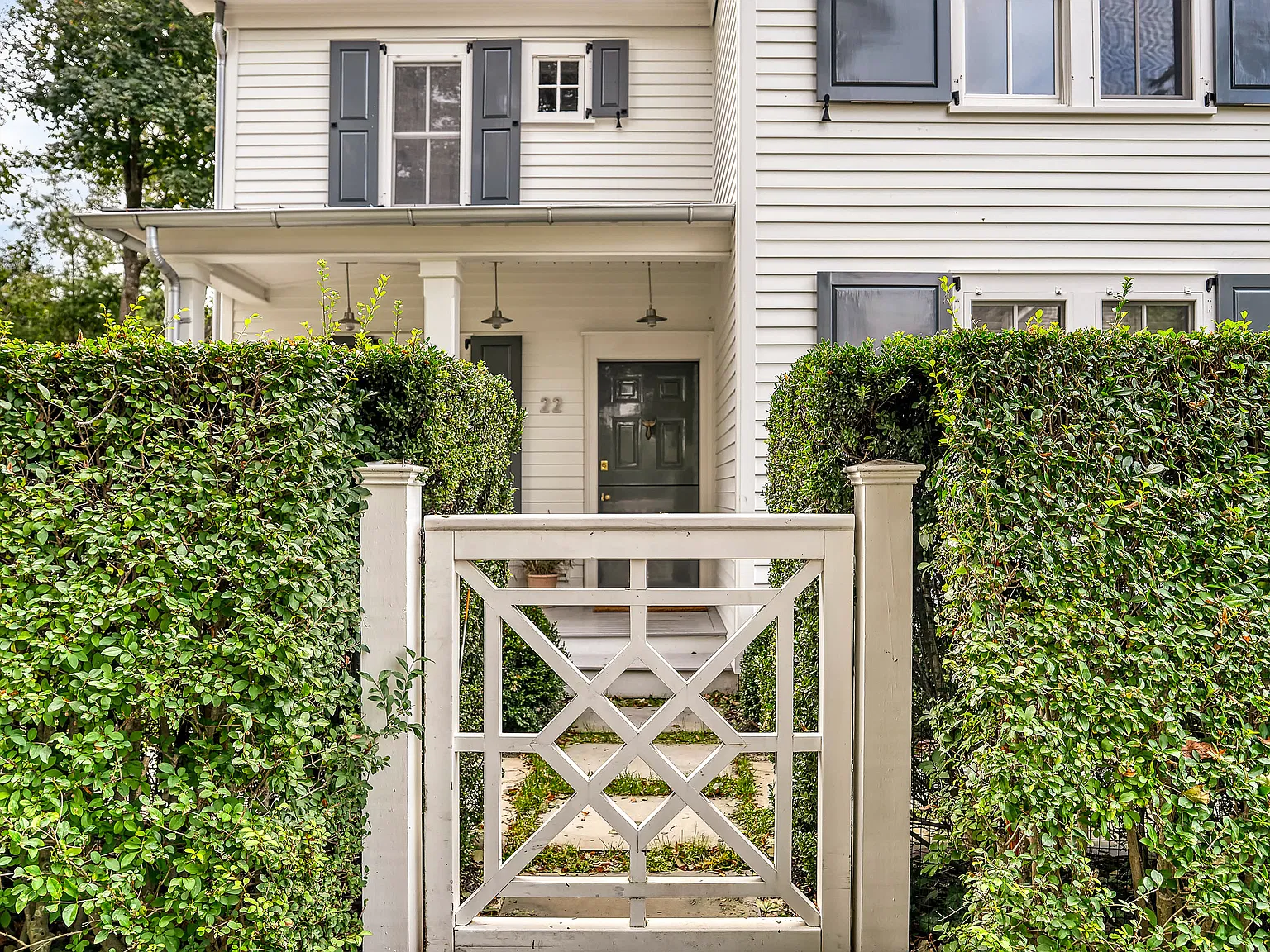 Sag Harbor Village Renovated Gem — Photo 2