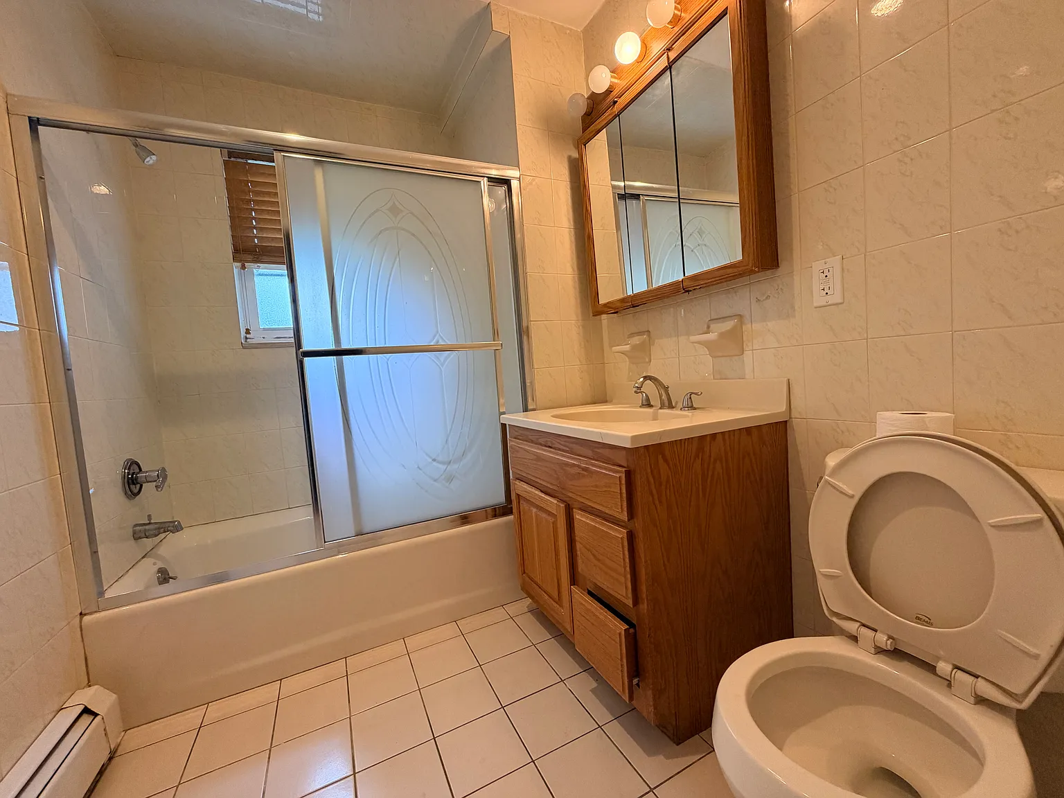 3 bed, 2200 sqft, $3,400 — Photo 4