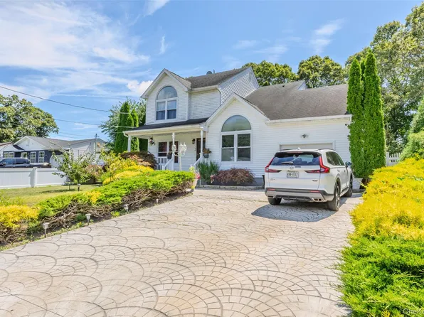 106 Chanel Drive E, Shirley, NY 11967