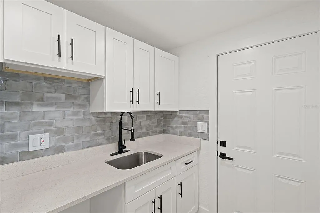 1 bed, 1.0 bath, 240 sqft, $1,200 — Photo 3