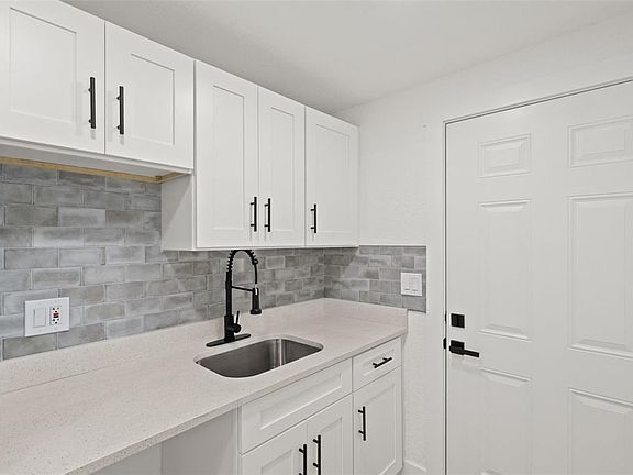 3rd image of 2008 Oakwood Ave #B