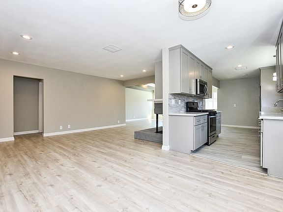 5th image of 10718 Coolhurst Dr