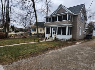 220 1/2 N Center Rd, Neenah, WI 54956