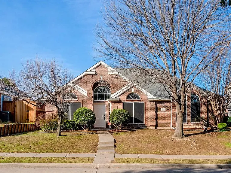 4217 Oak Grove Dr — Photo 2