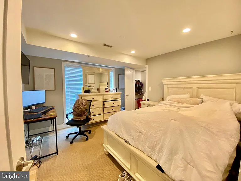922 N 17th St #26-E — Photo 12