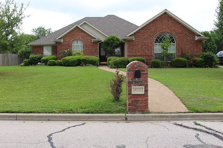 1st image of 608 Remington Park Dr