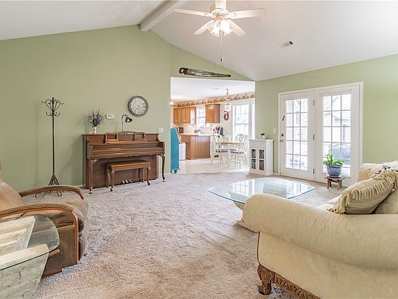 5th image of 33 Northaven St