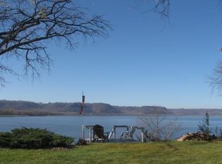 2819 Bayshore Dr, La Crosse, WI 54603