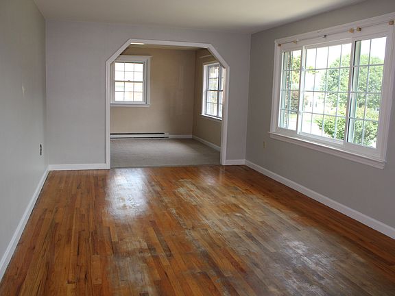 5th image of 343 Valley View Dr
