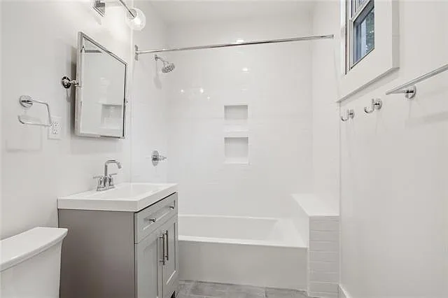 3618 Baronne St — Photo 9