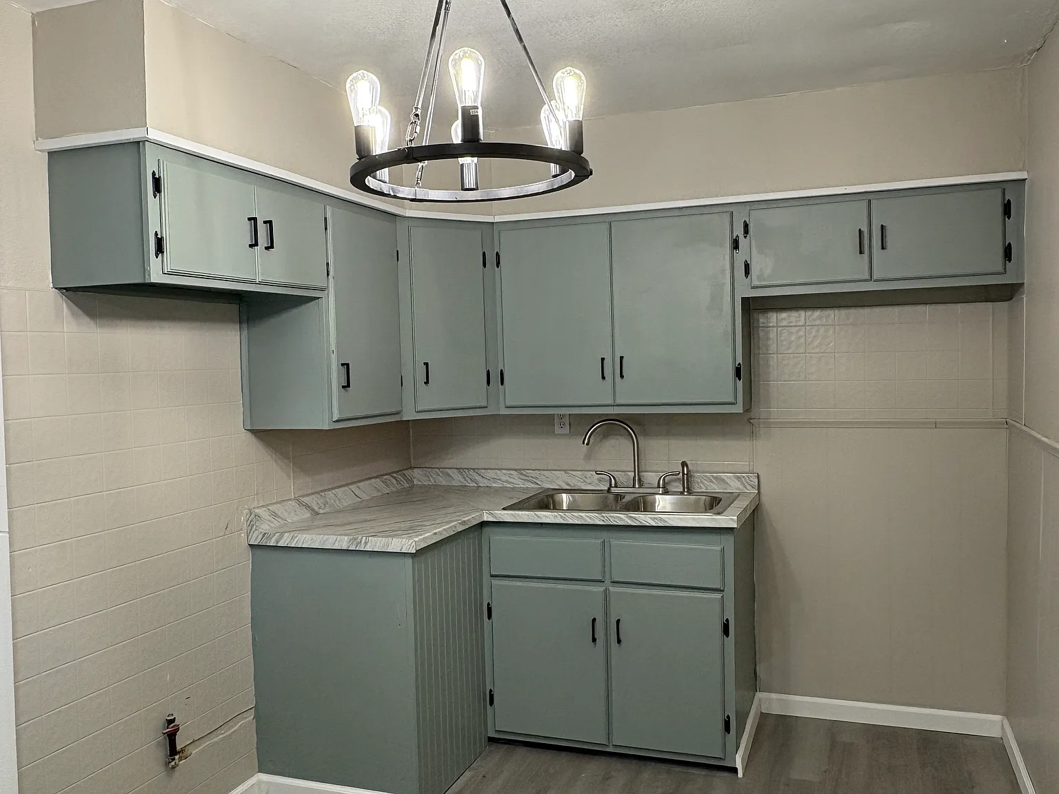 3 bed, 1100 sqft, $875 — Photo 3