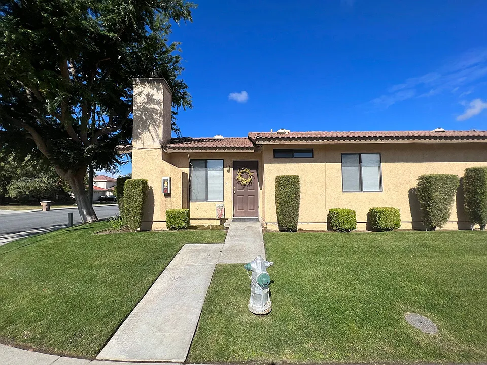 8600 White Rock