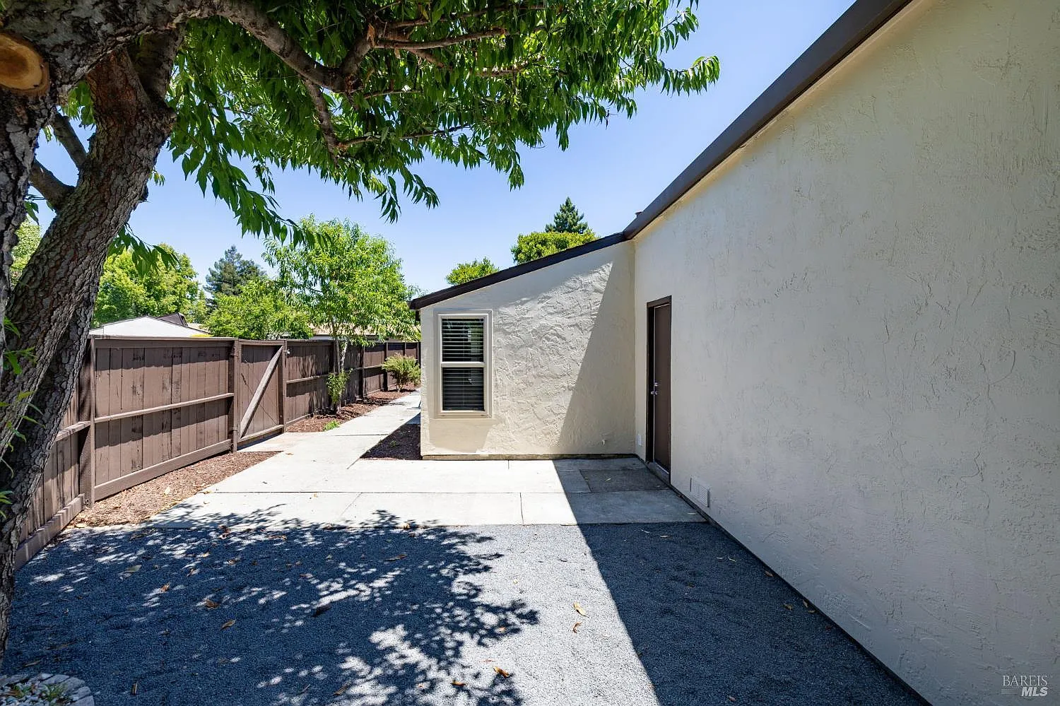 957 W 8th Street - Photo 9