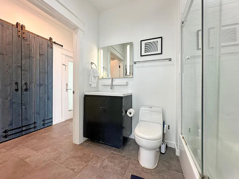 2496 Gilmore — Photo 15