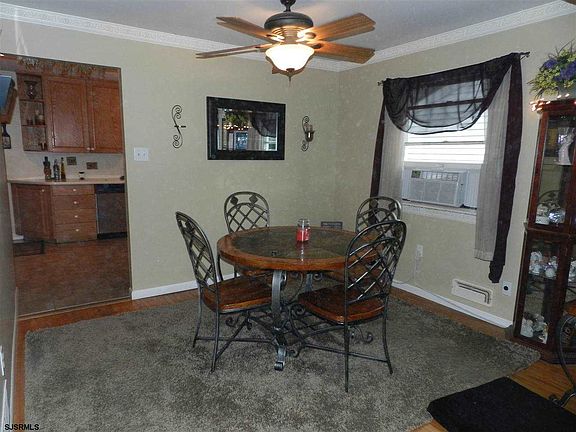 5th image of 142 Hobart Ave