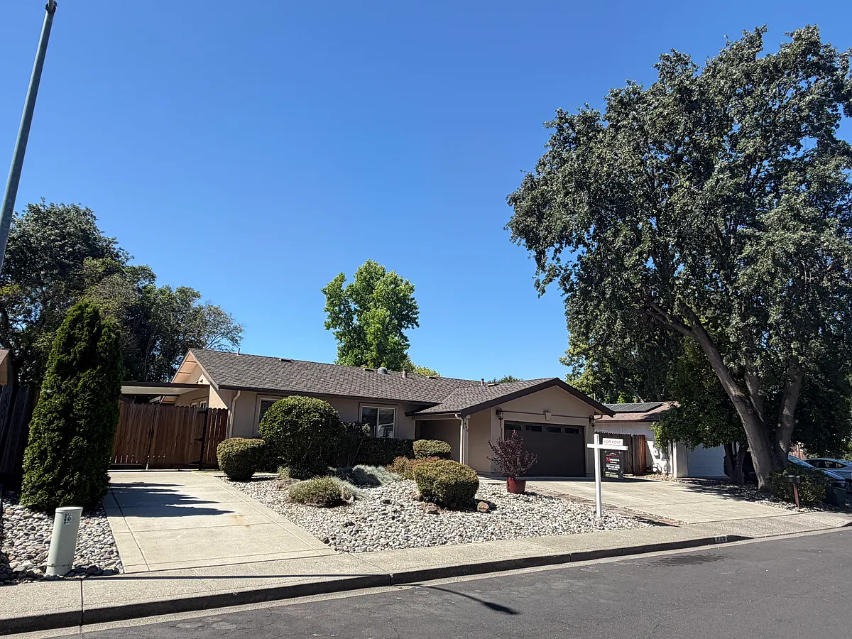 Building Photo - 446 Crestview Dr