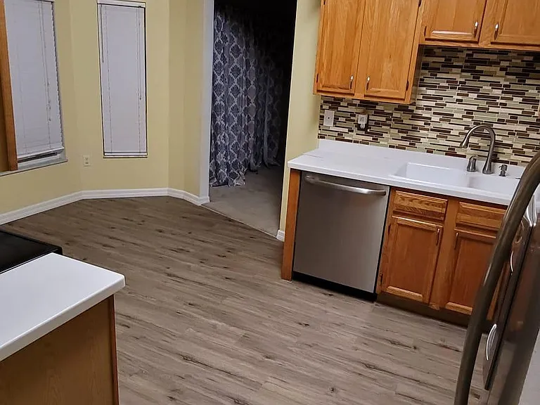 1324 Franford Dr — Photo 6