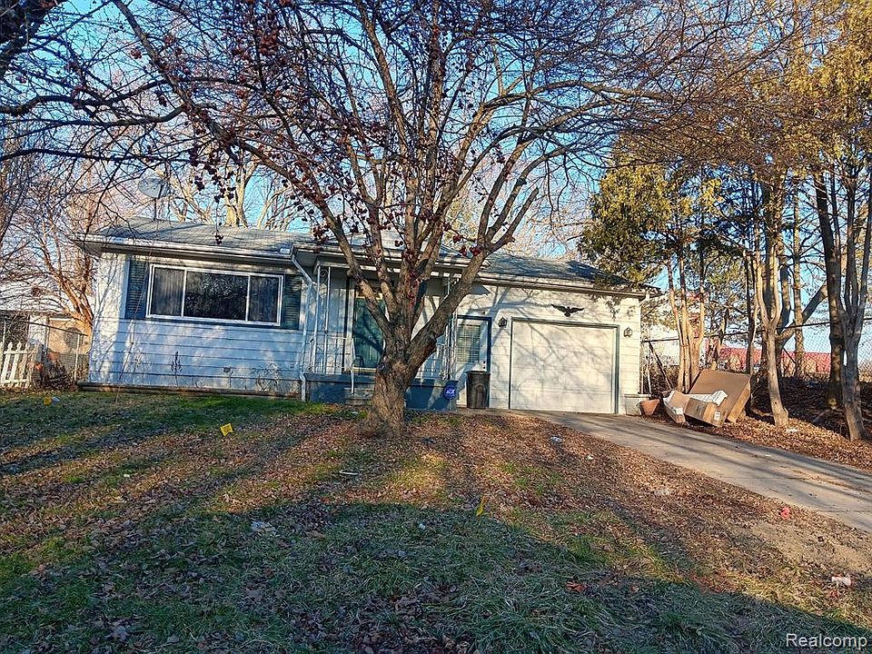 2nd image of 3814 Fraser St E
