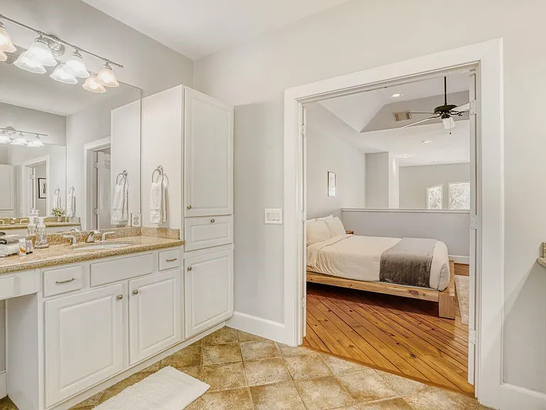 903 Hartman St — Photo 16