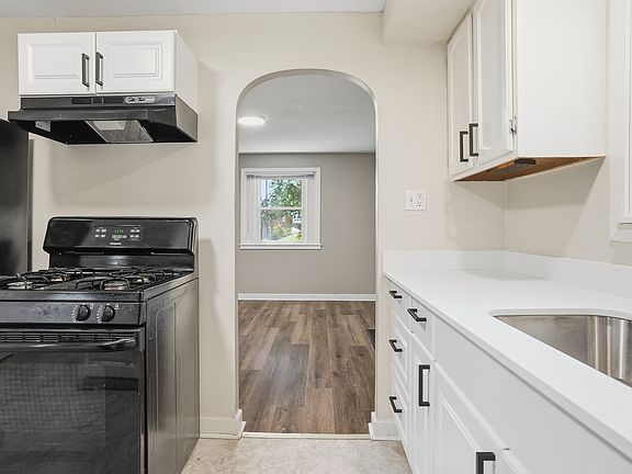 5th image of 624 Elm Dr
