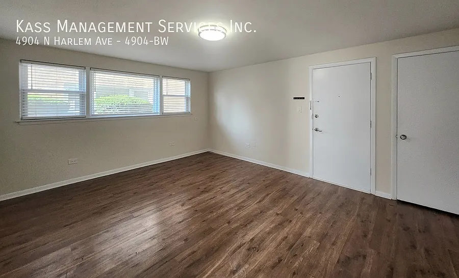 Gorgeous Updated 1 bed - SS Appliances - Modern Bath - Pets Allowed! — Photo 4