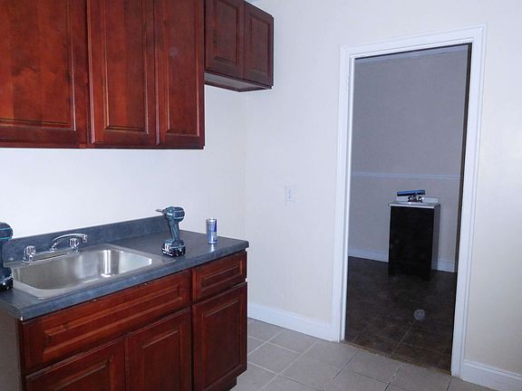 5th image of 3235 Parkside Pl APT 3J
