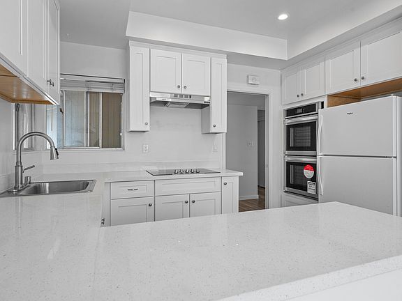 3rd image of 315 Surber Dr