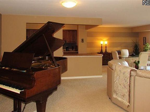 3rd image of 12500 Edgewater Dr APT 1005