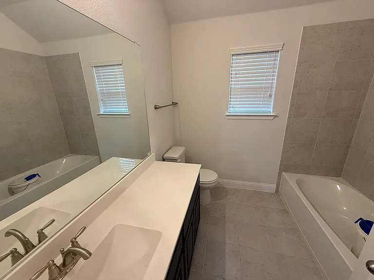6842 Albany Park — Photo 14
