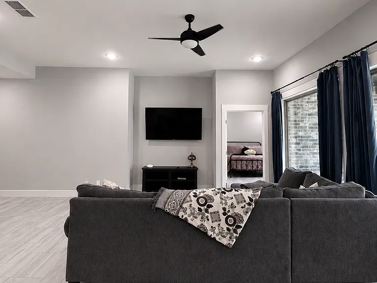 727 Cove Pl — Photo 8