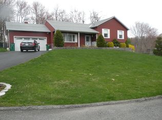 7 Heather Ct, Fishkill, NY 12524