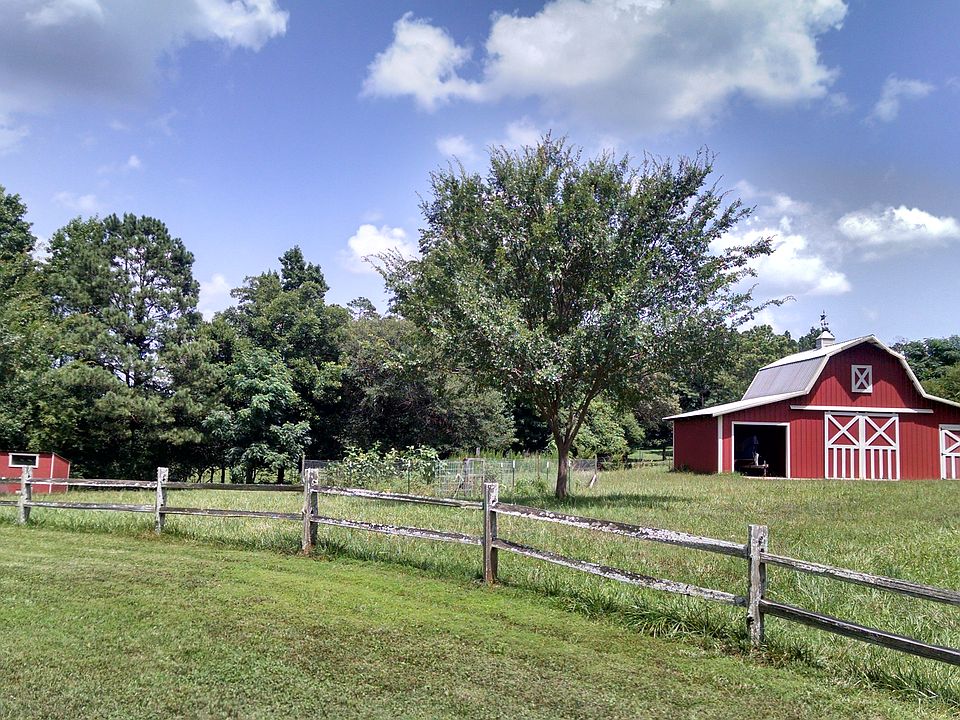 Barn & garden area