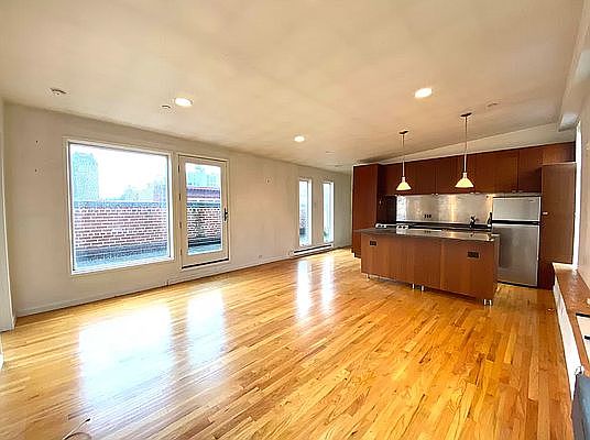 1st image of 101 W 70th St Penthouse N